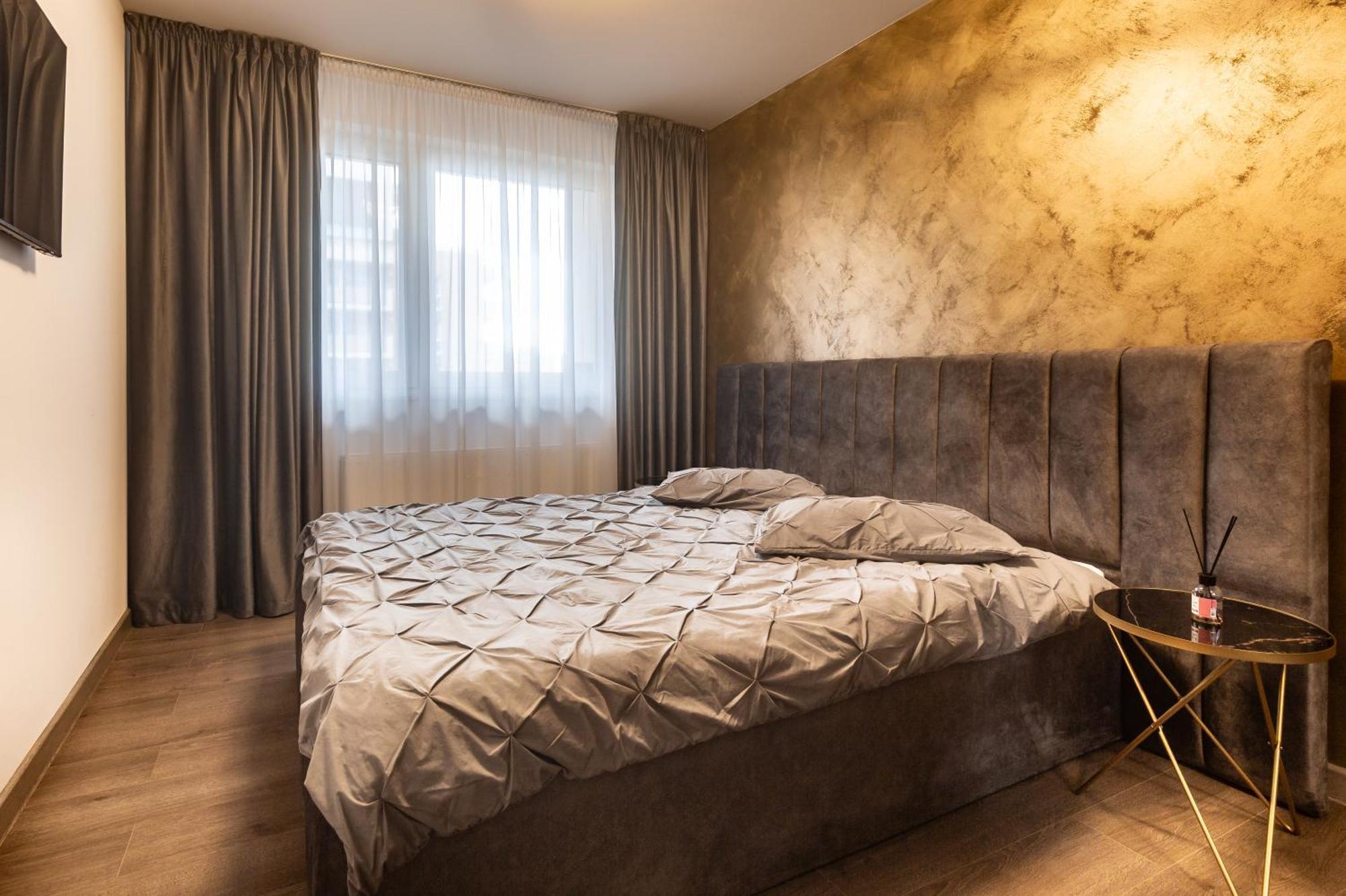 Carpatilor Apart Hotel Брашов Экстерьер фото