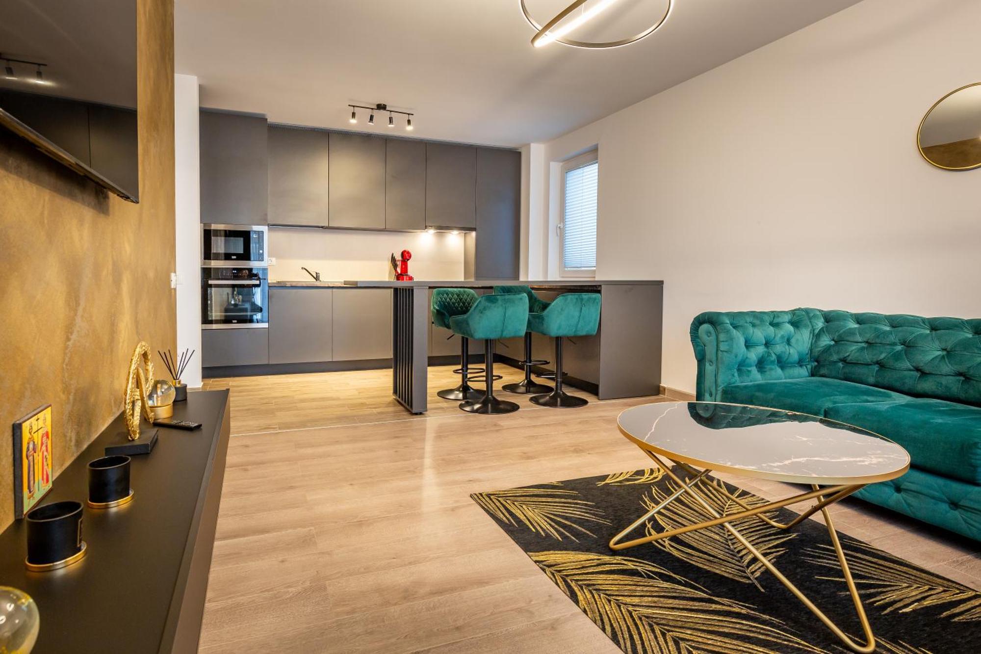 Carpatilor Apart Hotel Брашов Экстерьер фото