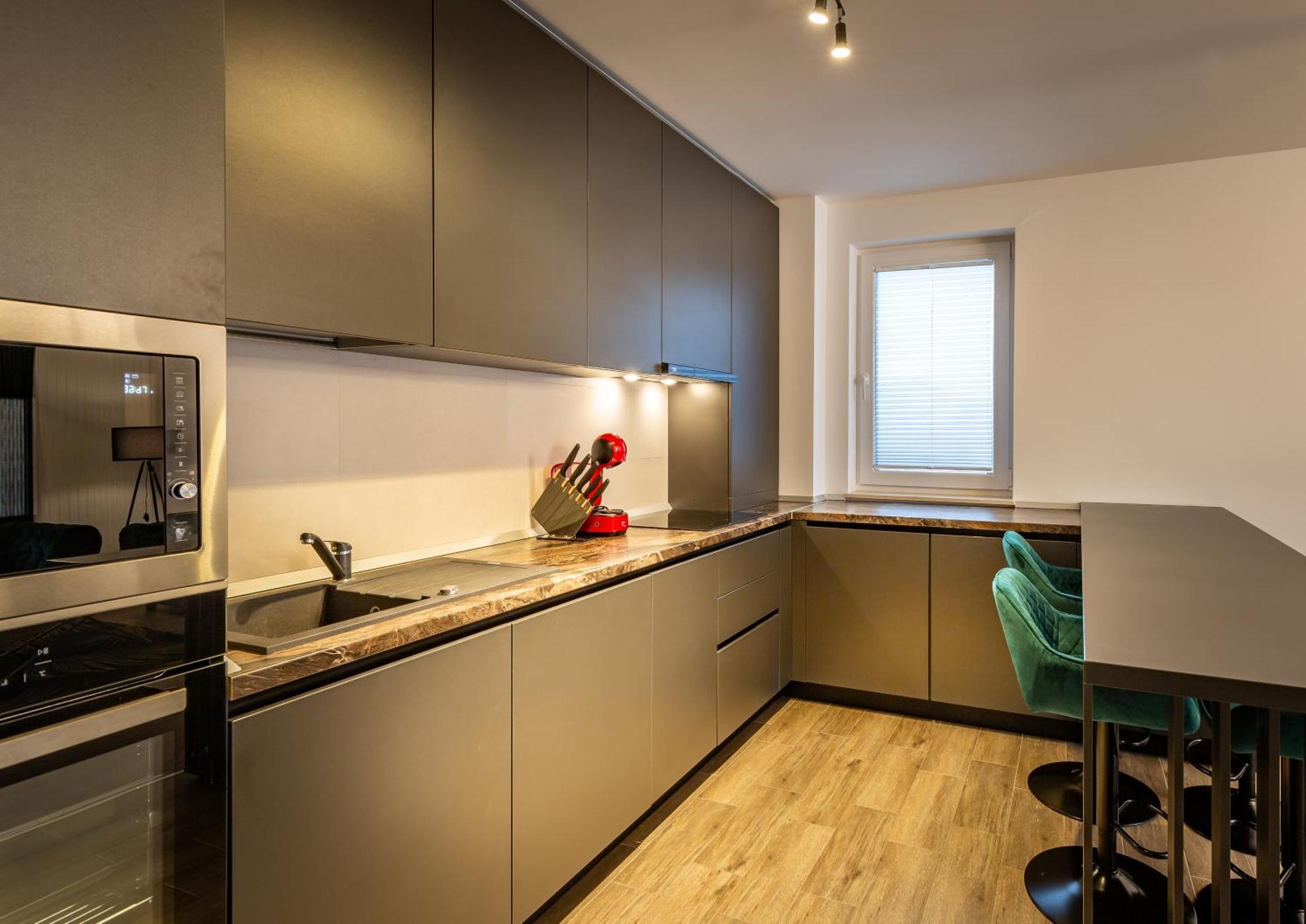 Carpatilor Apart Hotel Брашов Экстерьер фото