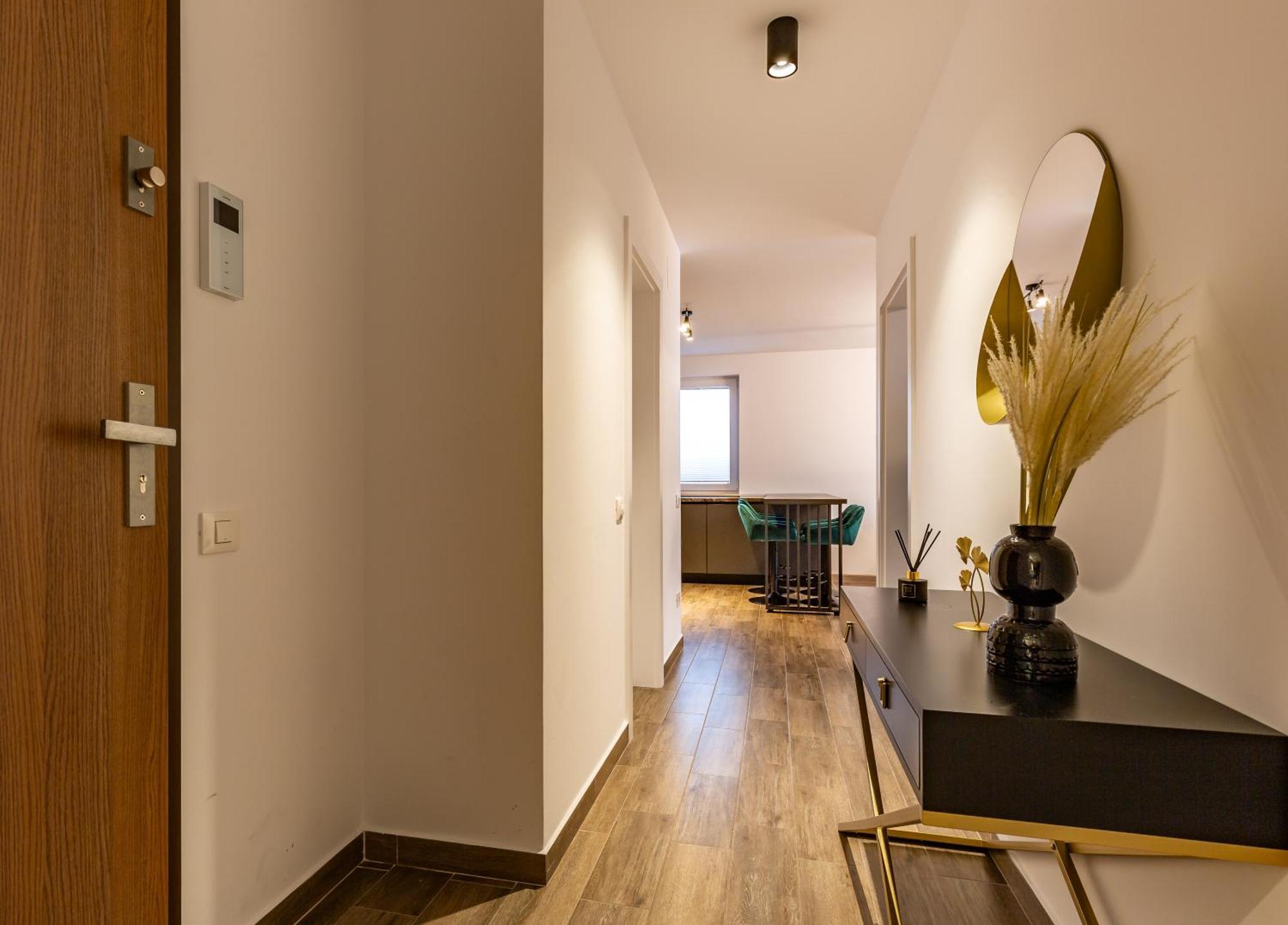 Carpatilor Apart Hotel Брашов Экстерьер фото